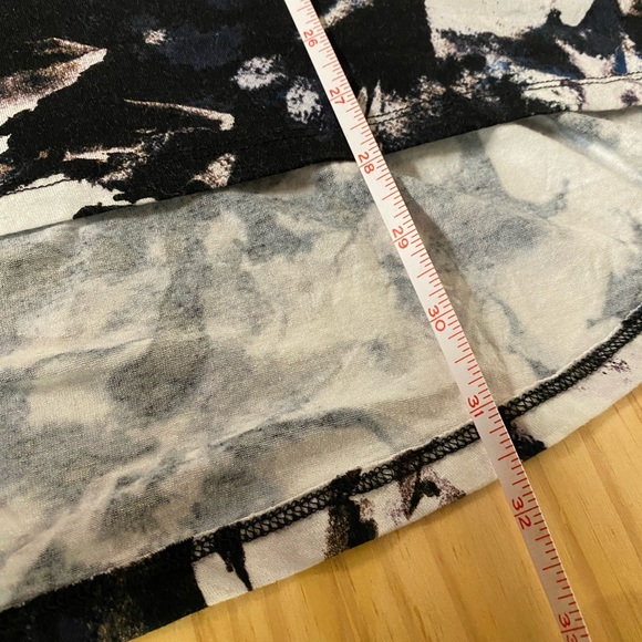 Black, white, grey, blue. Tunic, 1X.  Great for Spring & Easter ! - Picture 6 of 9